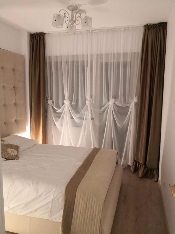 Apartament De Lux White&Red Σουκεάβα Εξωτερικό φωτογραφία