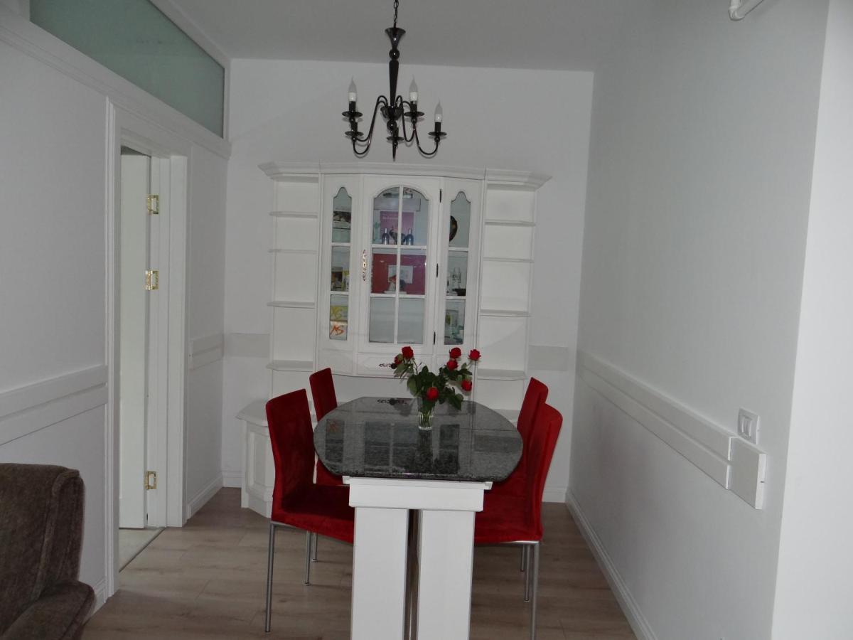 Apartament De Lux White&Red Σουκεάβα Εξωτερικό φωτογραφία